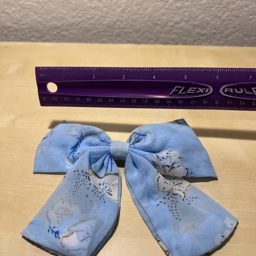 N/A charming blue
